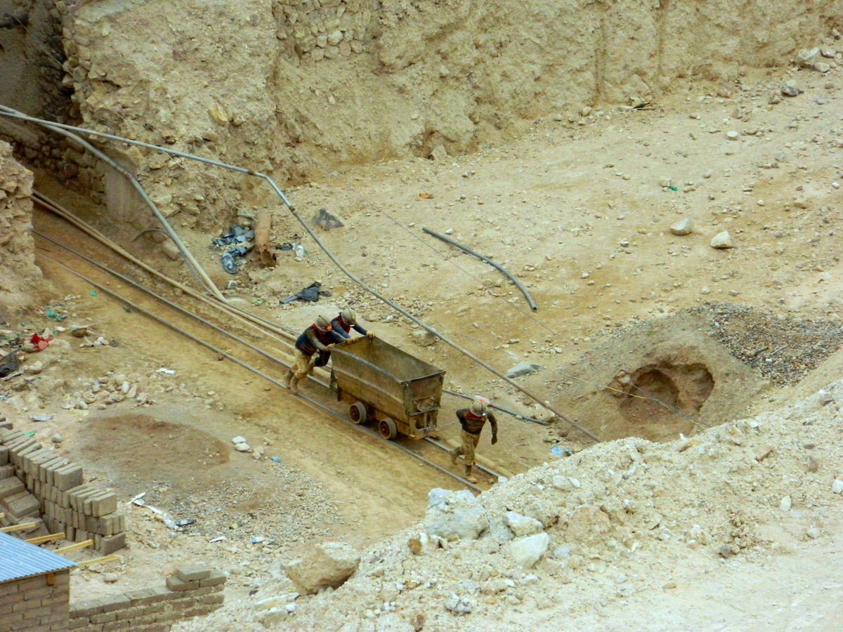 Einfahrt mit Lore.JPG