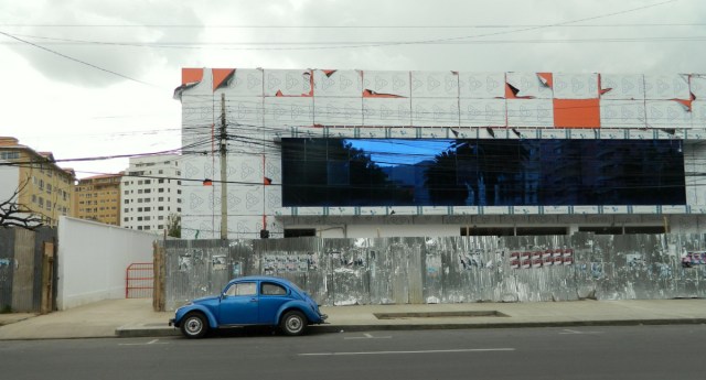 Käfer vor Supermarkt.JPG