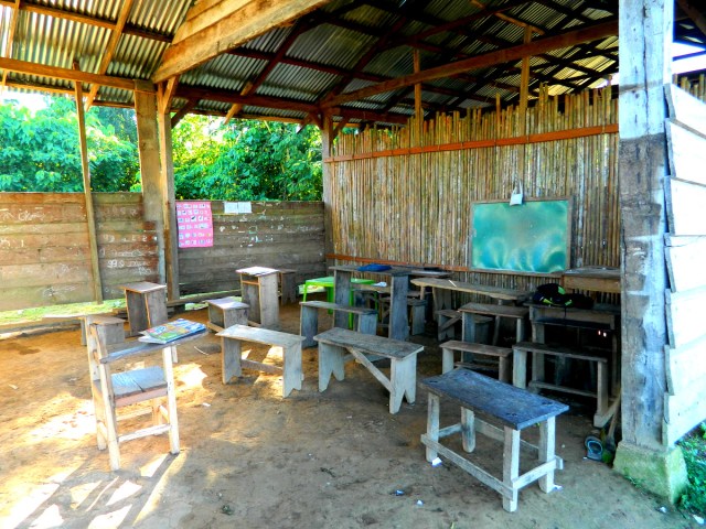 Klassenzimmer offen.JPG