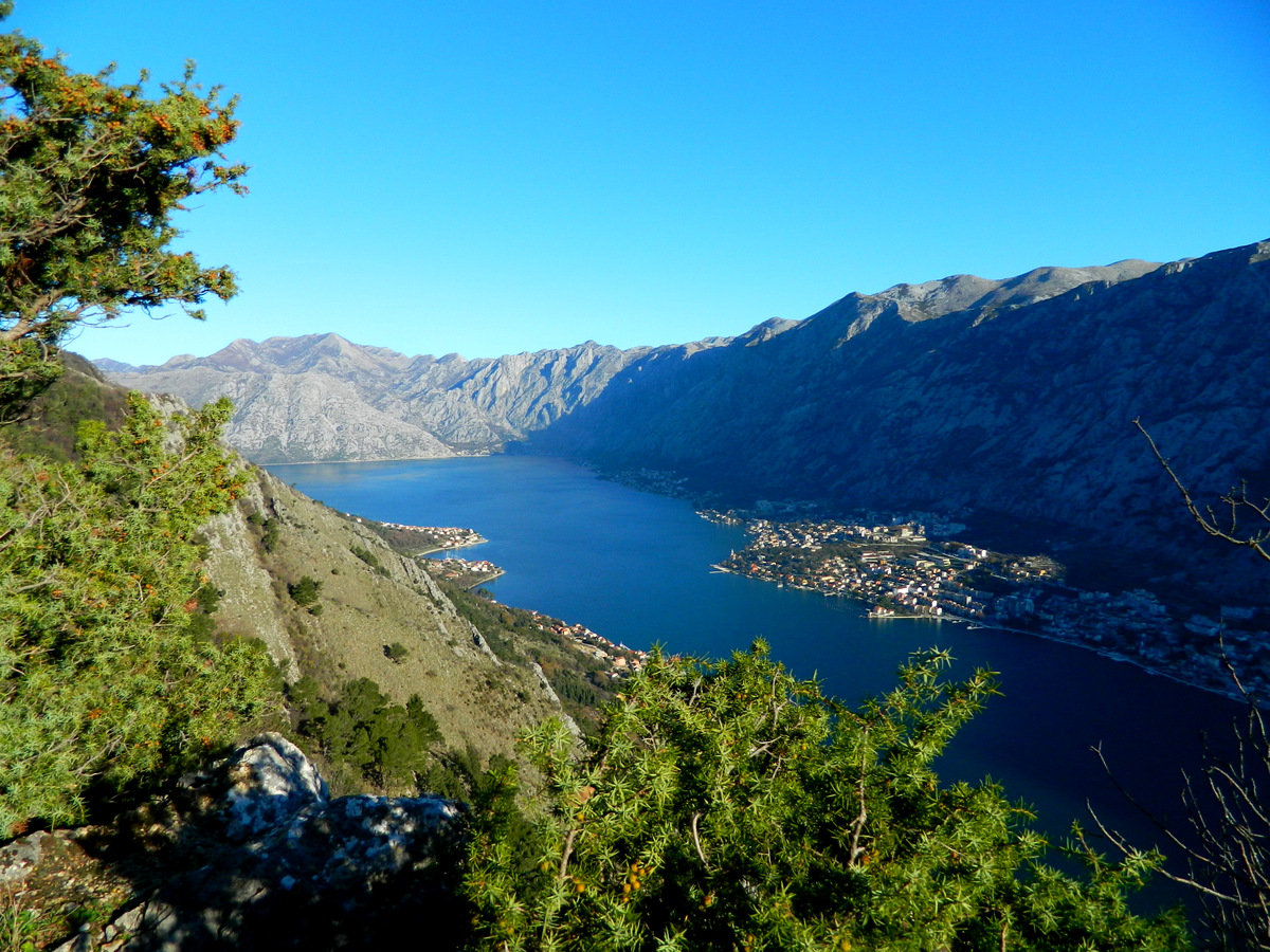 Kotor im Schatten von Vrmac.JPG