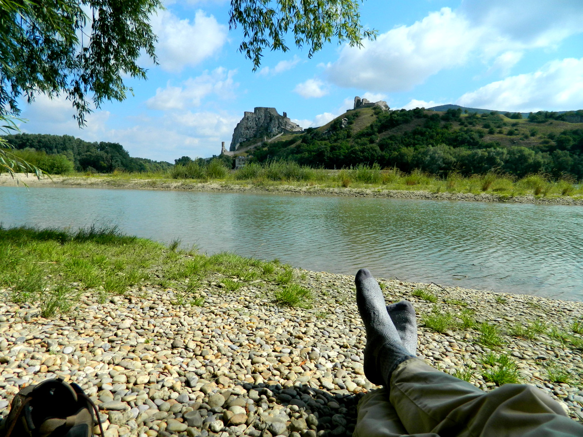 Devin mit Socken.JPG