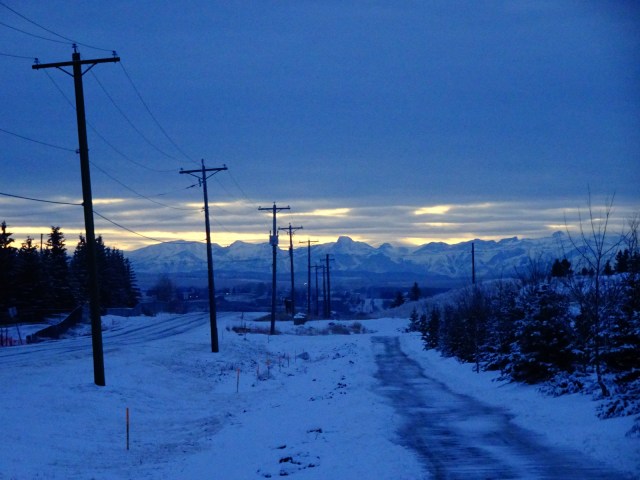 Bearspaw with mountains.JPG