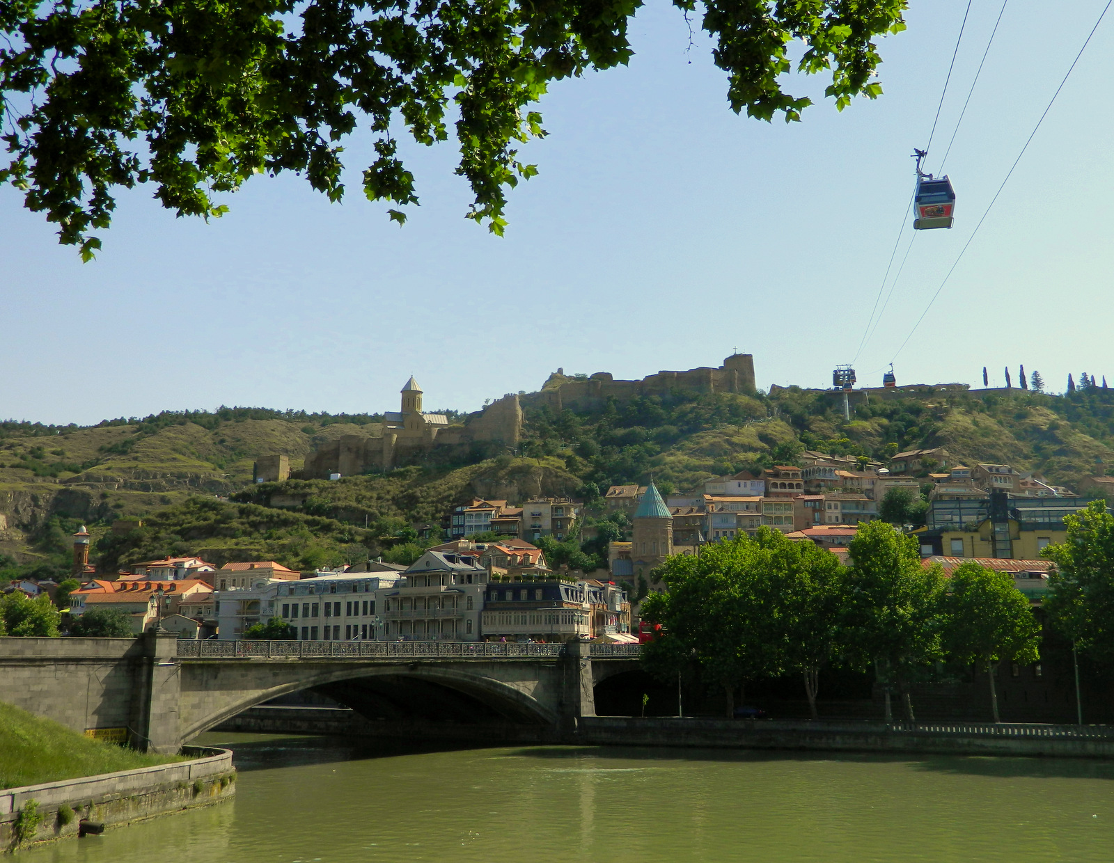Seilbahn über Fluss Tiflis.JPG