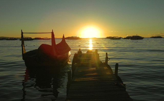 Boote vor Sonnenuntergang