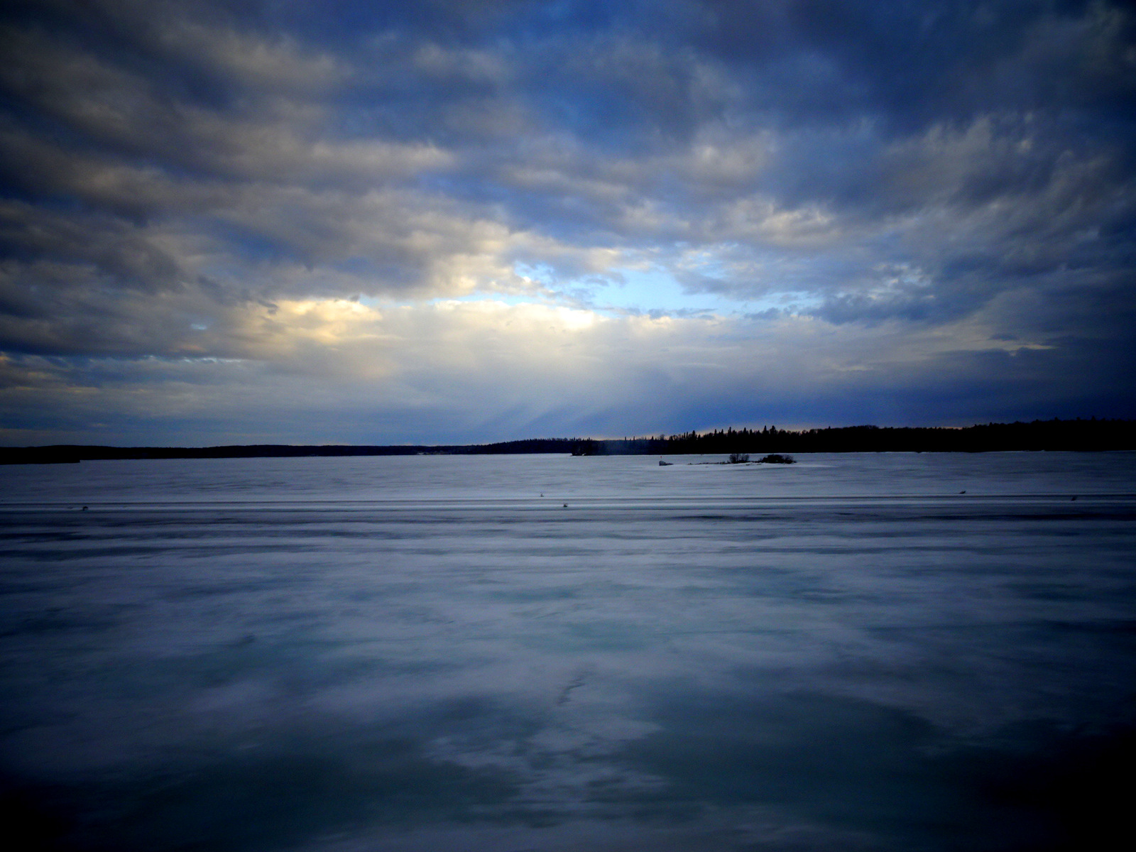 zugefrorerner See.JPG