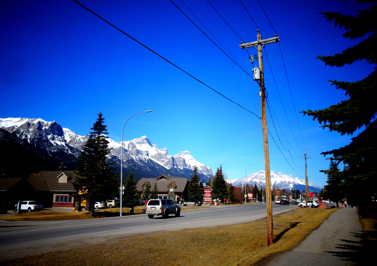 traffic in Canmore 2.JPG