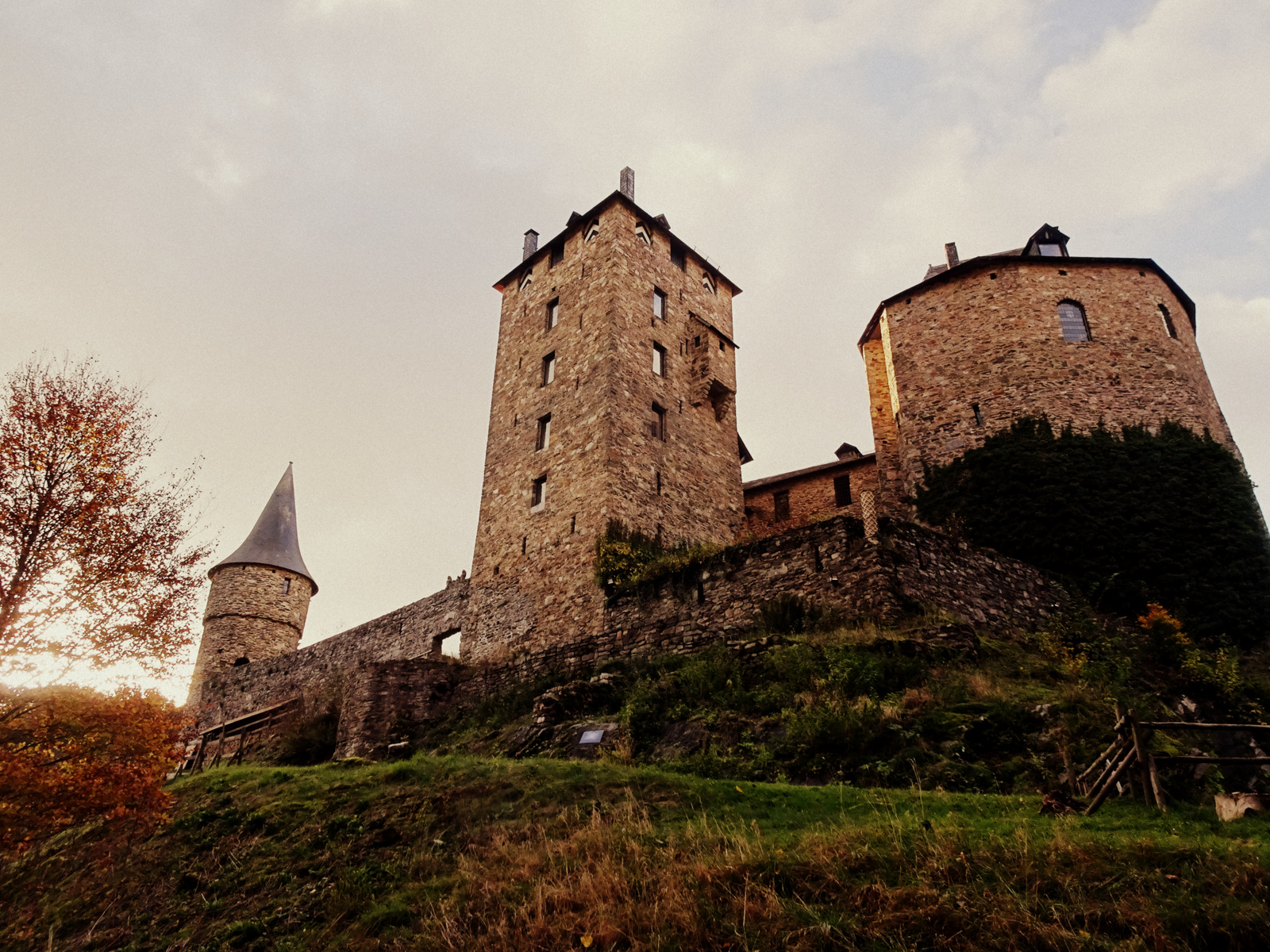 Burg Reinhardstein nah