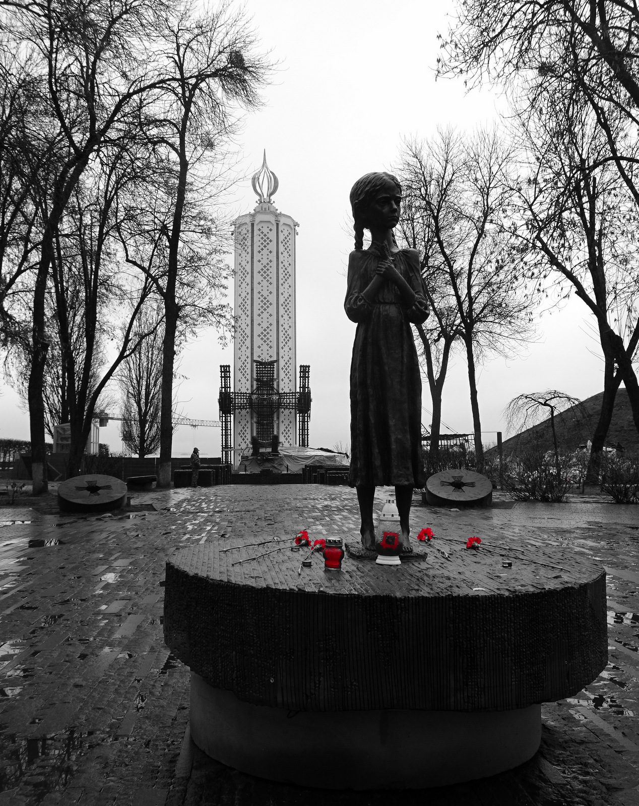 Holodomor-Mädchen rot