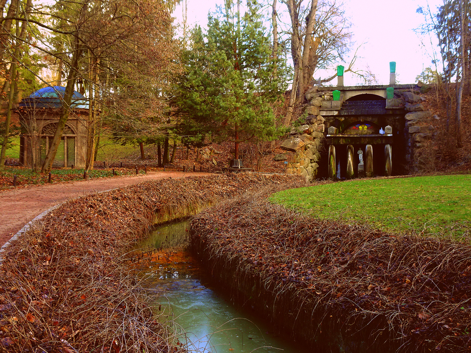 Kanäle und Bauten (3)