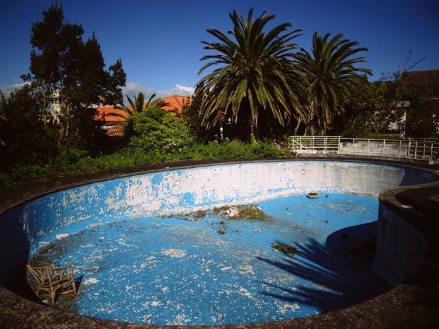 Hotel Pico pool empty