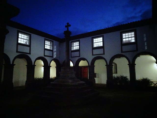 Pousada Juventud Pico at night (1)