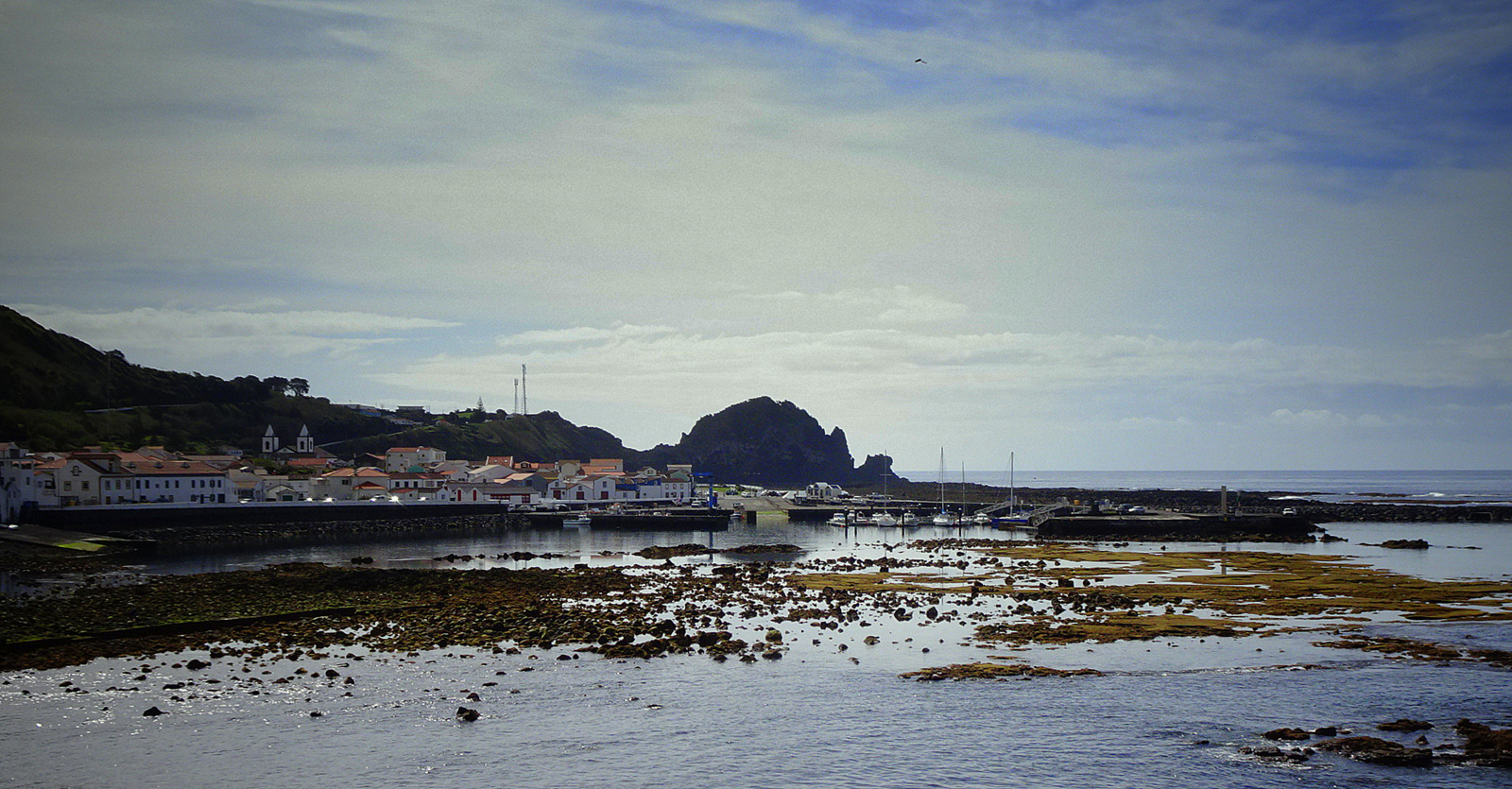 Lajes port