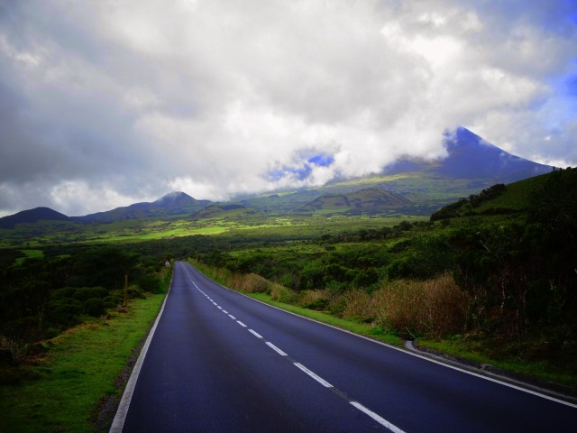 road across Pico