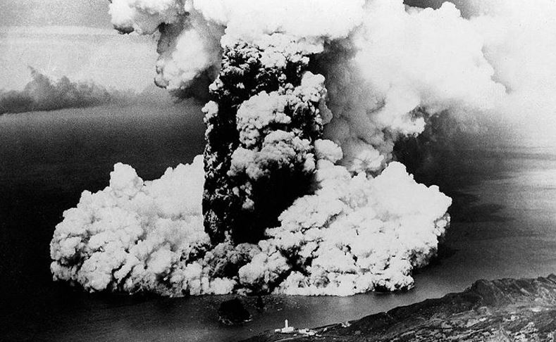 Capelinhos eruption 2 with lighthouse small